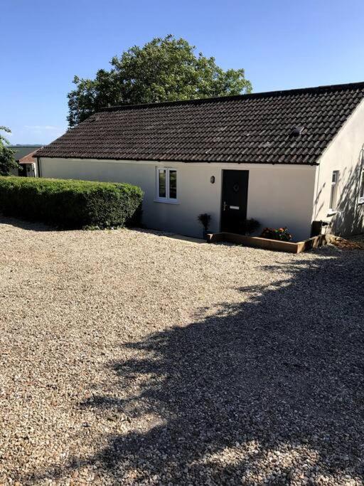 Lovely Two Bedroom Bungalow With Hot Tub Yeovil Extérieur photo