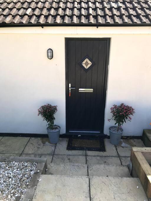 Lovely Two Bedroom Bungalow With Hot Tub Yeovil Extérieur photo