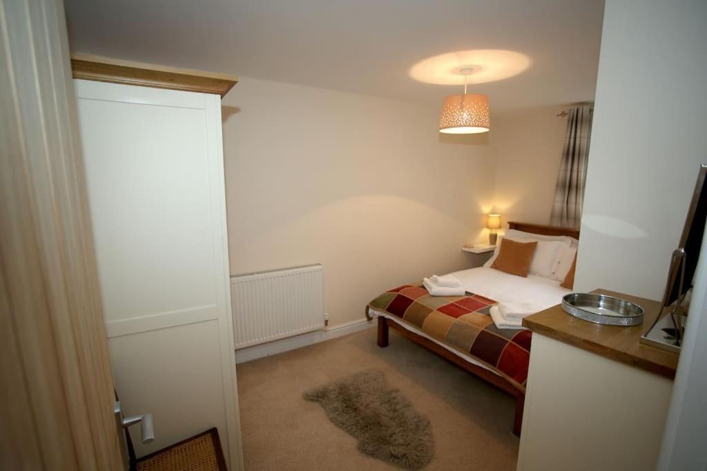 Lovely Two Bedroom Bungalow With Hot Tub Yeovil Extérieur photo